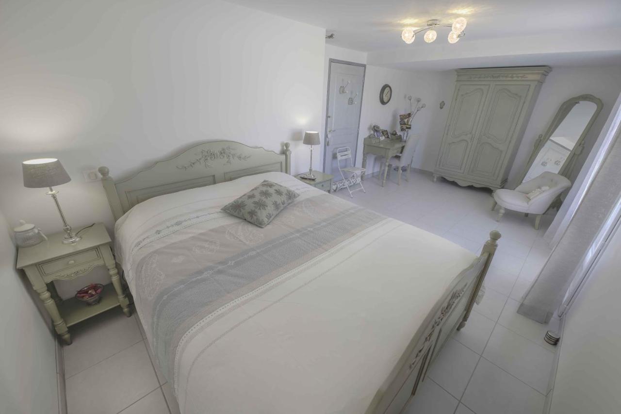 Bed and Breakfast Domaine La Garenne Reilhaguet Экстерьер фото